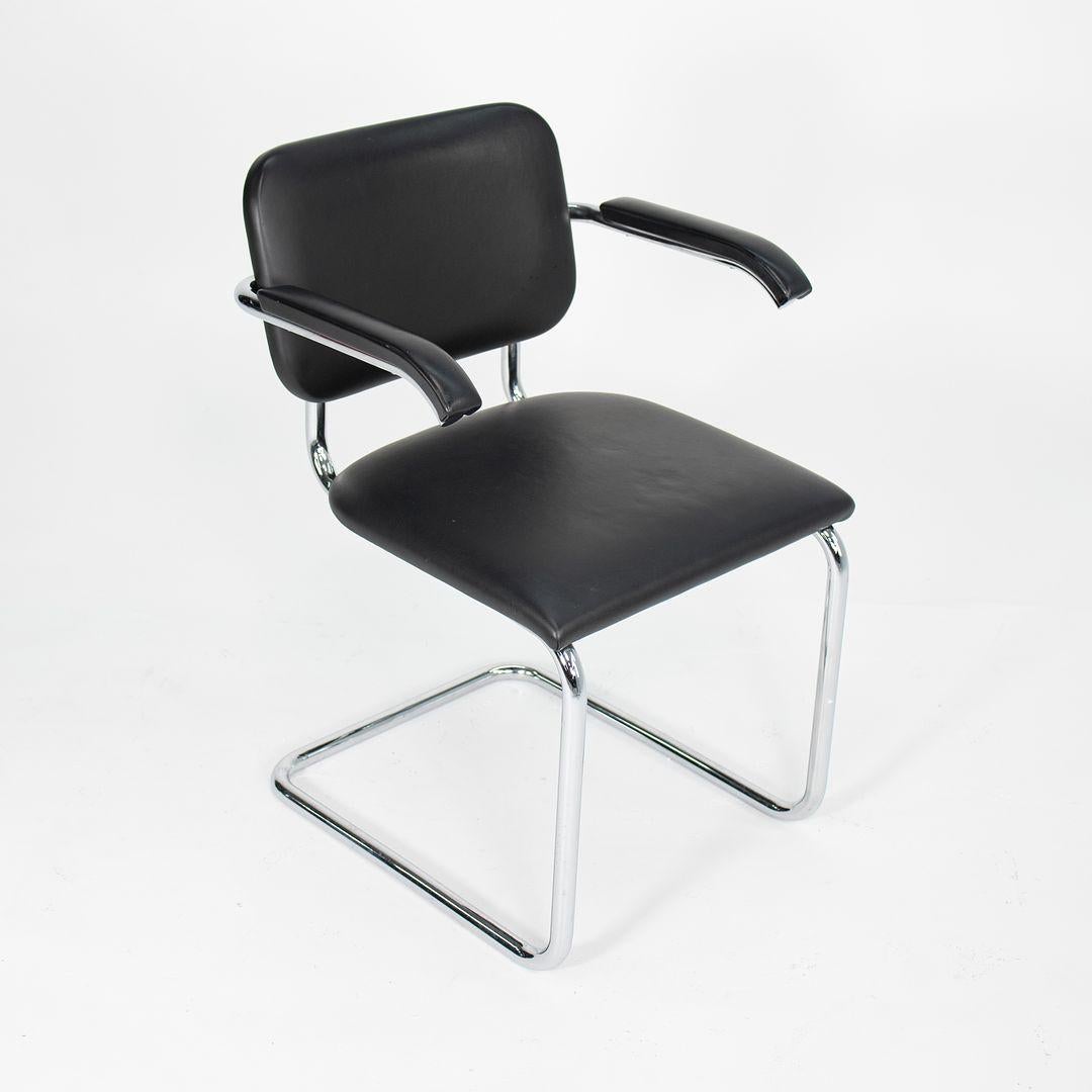C. 2010 Paire de chaises à accoudoirs Cesca en cuir noir de Marcel Breuer pour Knoll en vente 2