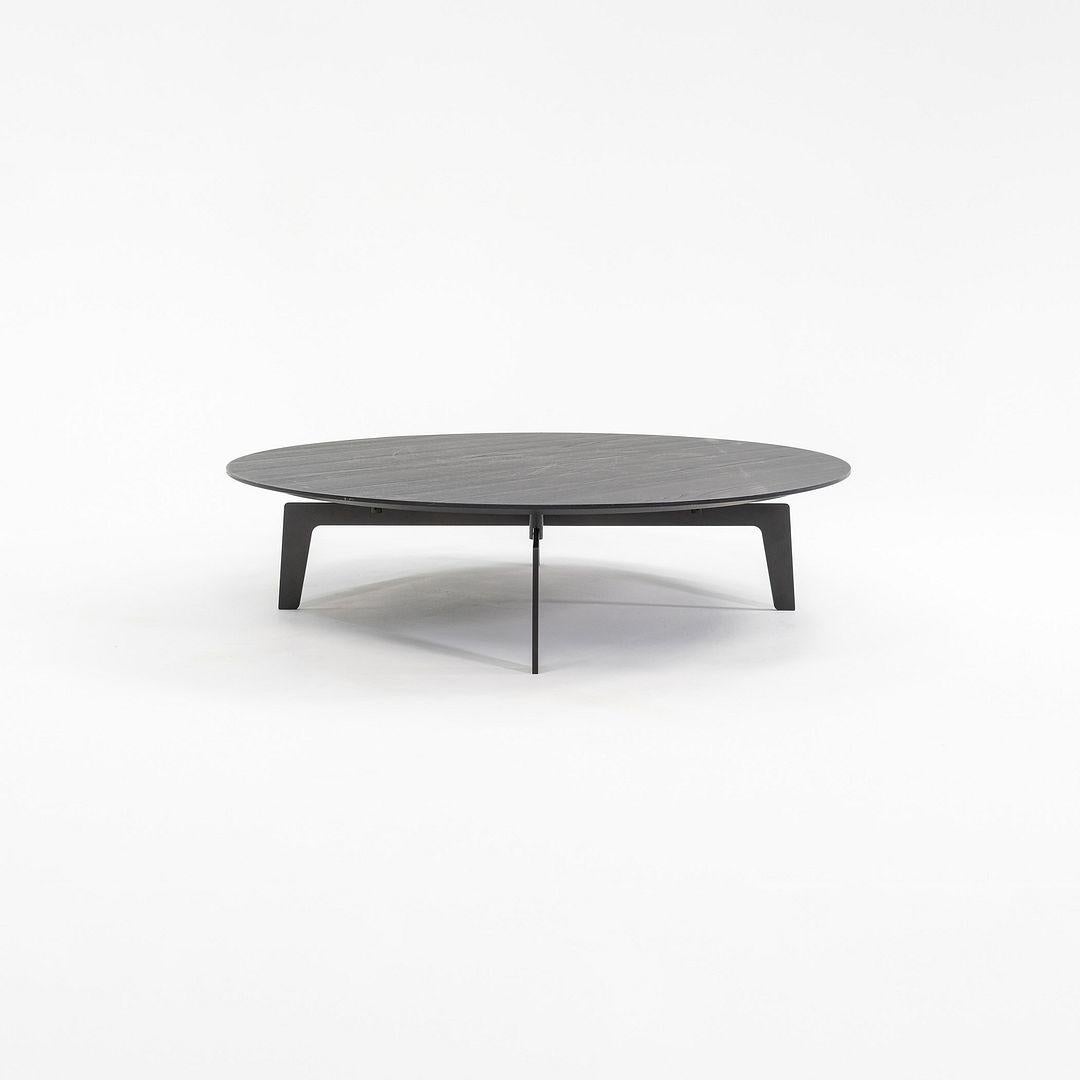 Moderno C. 2012 Jean-Marie Massaud per Poliform Tavolino da caffè Tribeca in olmo ebanizzato 48 in vendita