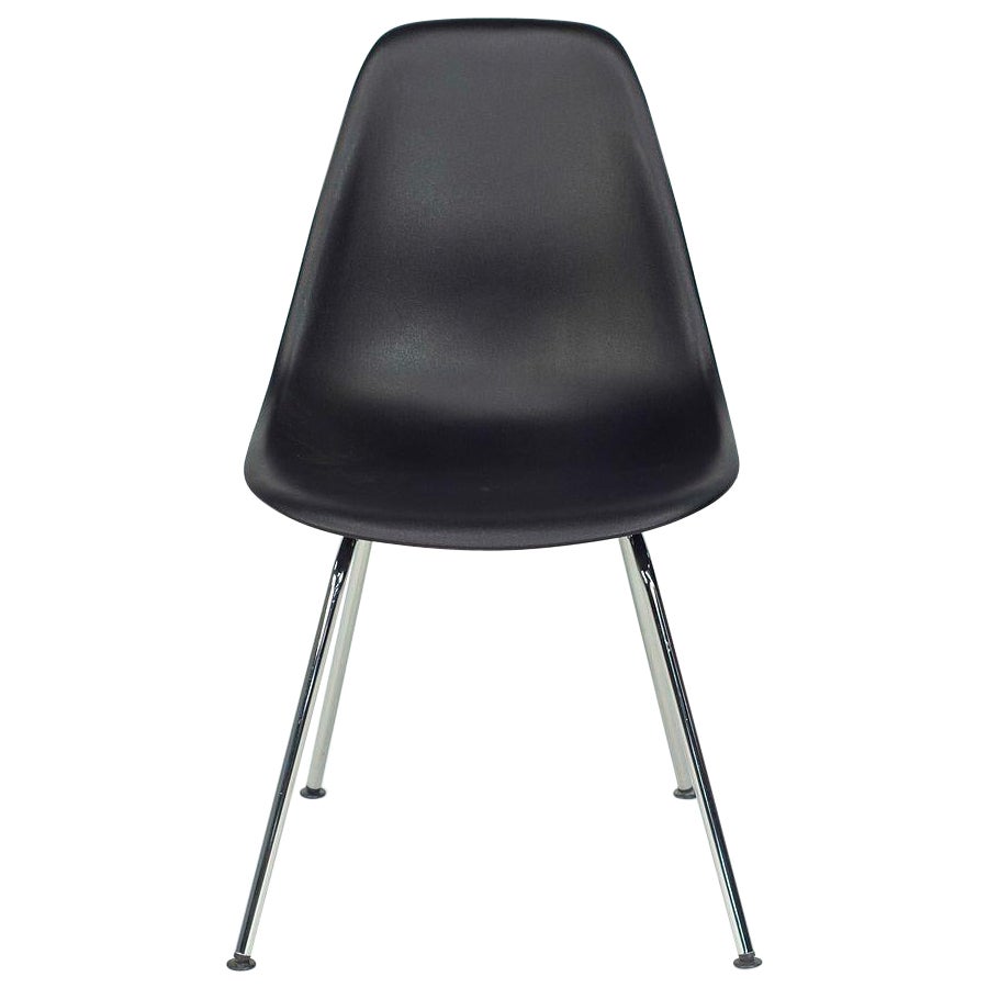 C. 2018 Eames DSX Plastic Shell Chair by Herman Miller in Plastic with H-Base (Chaise Eames DSX en plastique avec base en H) en vente