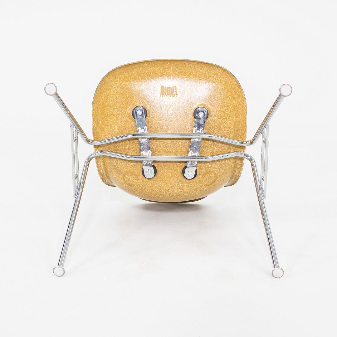 C. 2018 Eames Modernica Stacking Side / Dining Chair in Yellow Fiberglass (Chaise d'appoint / de salle à manger empilable en fibre de verre jaune) en vente 5