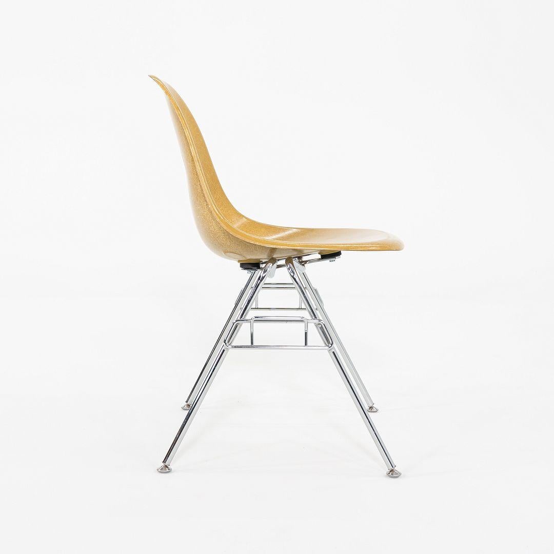 XXIe siècle et contemporain C. 2018 Eames Modernica Stacking Side / Dining Chair in Yellow Fiberglass (Chaise d'appoint / de salle à manger empilable en fibre de verre jaune) en vente