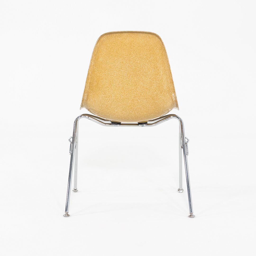 C. 2018 Eames Modernica Stacking Side / Dining Chair in Yellow Fiberglass (Chaise d'appoint / de salle à manger empilable en fibre de verre jaune) en vente 1