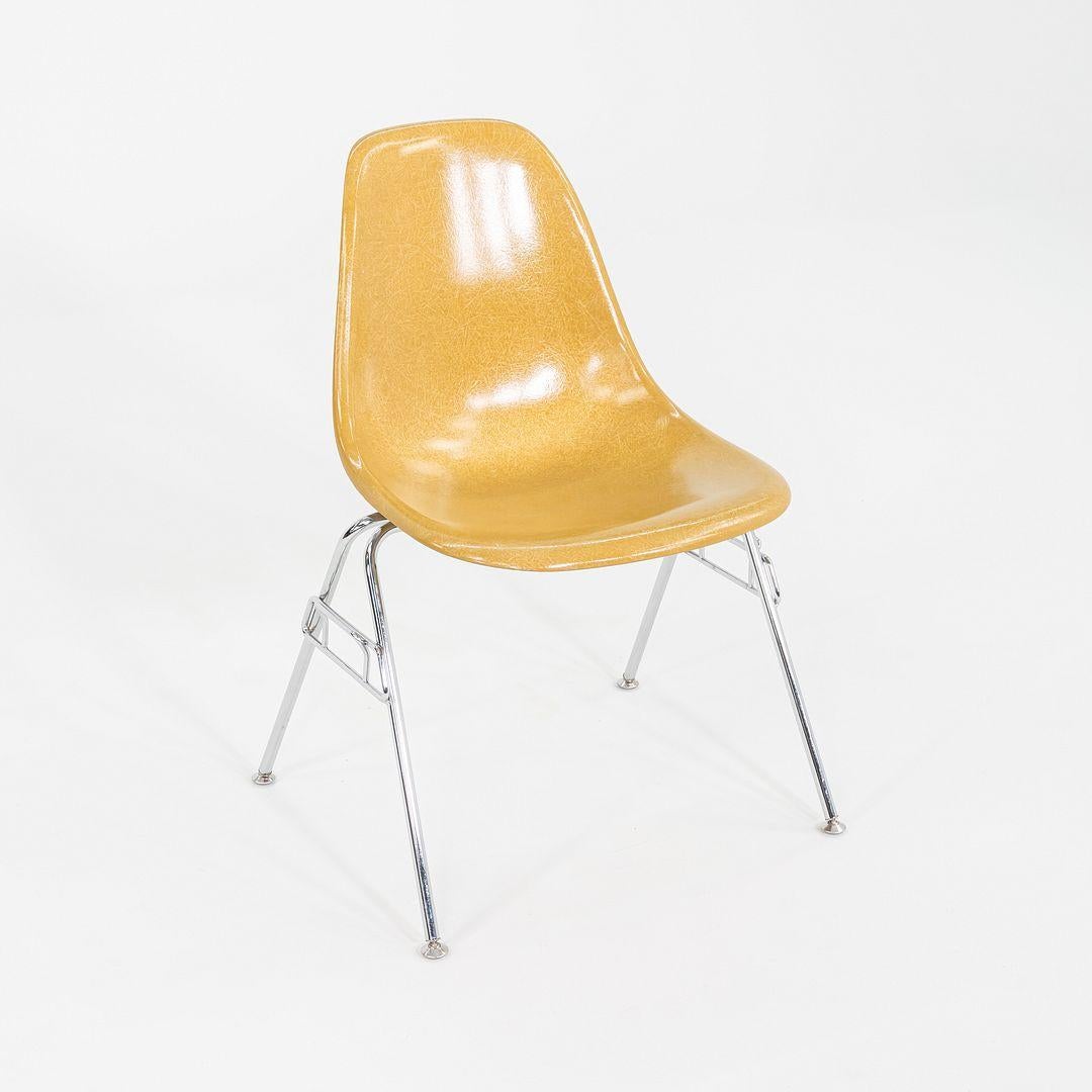 C. 2018 Eames Modernica Stacking Side / Dining Chair in Yellow Fiberglass (Chaise d'appoint / de salle à manger empilable en fibre de verre jaune) en vente 2