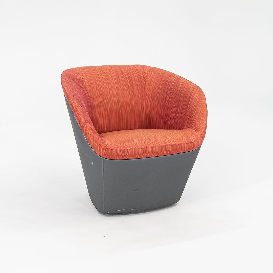 Ein Paar weiche, drehbare Loungesessel von Jehs + Laub für Davis Furniture, C. 2019 im Zustand „Gut“ im Angebot in Philadelphia, PA