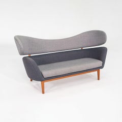 C. 2020 House of Finn Juhl Baker Dreisitziges Sofa in grauem Stoff