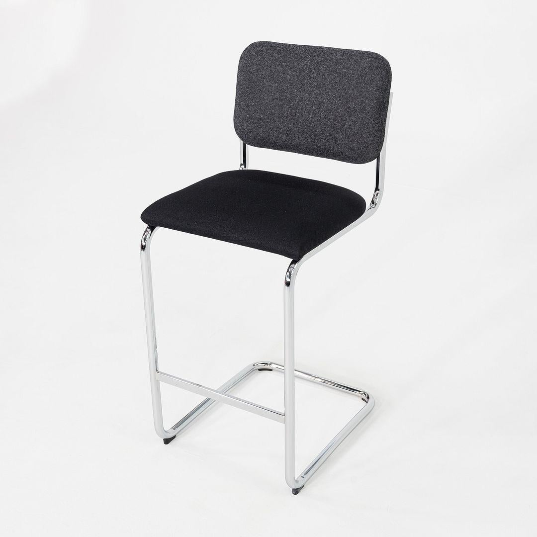 C. 2020 In-Box Marcel Breuer für Knoll Cesca Barhocker aus grauem und schwarzem Stoff (Moderne) im Angebot