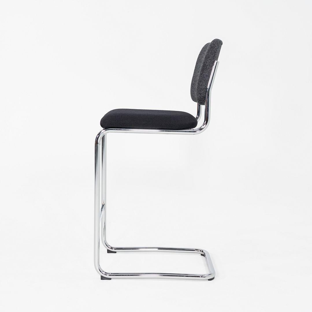 C. 2020 In-Box Marcel Breuer für Knoll Cesca Barhocker aus grauem und schwarzem Stoff im Zustand „Gut“ im Angebot in Philadelphia, PA