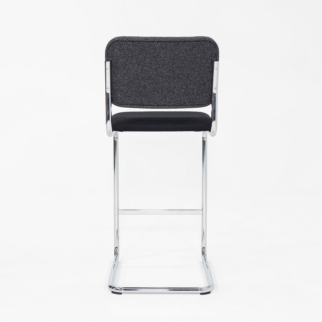 C. 2020 In-Box Marcel Breuer für Knoll Cesca Barhocker aus grauem und schwarzem Stoff (Stahl) im Angebot