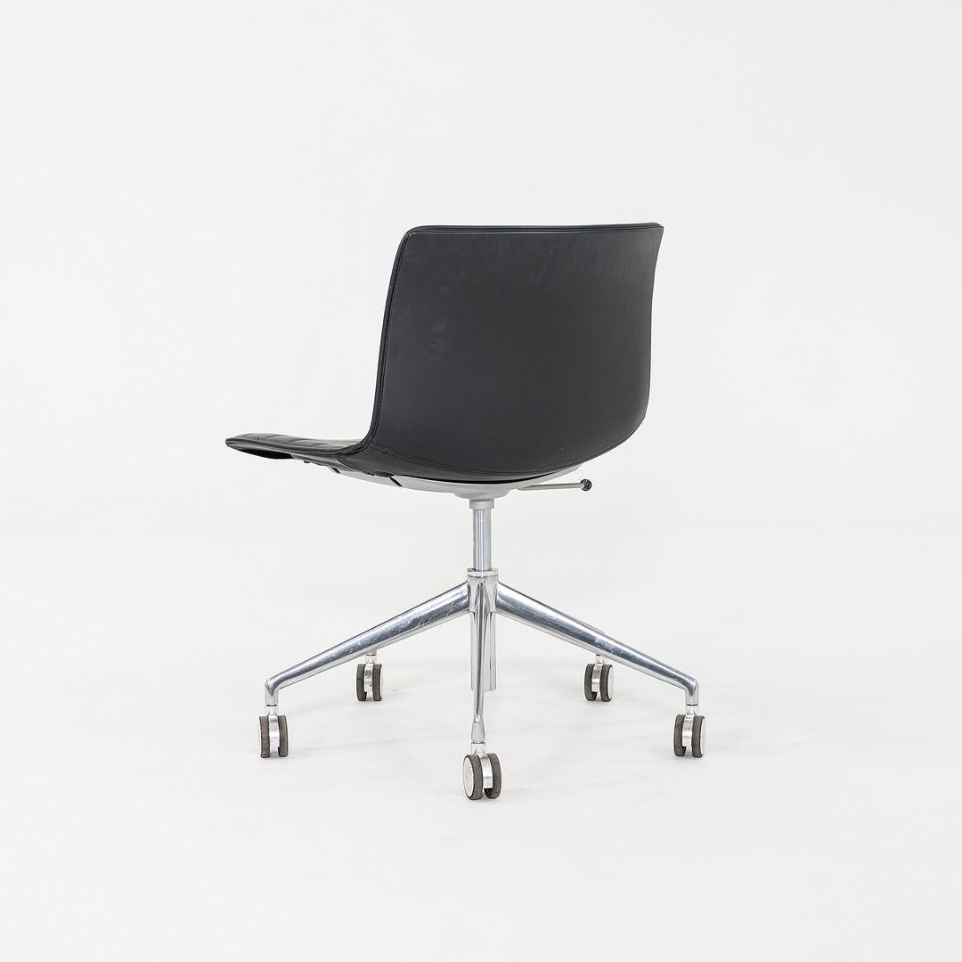Schreibtischstühle aus Leder mit Untergestell, Lievore Altherr Molina für Arper Catifa, ca. 2020 (Italienisch) im Angebot