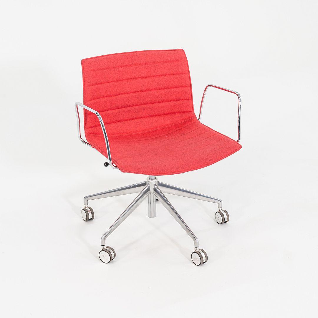 Chaises de bureau Lievore Altherr Molina pour Arper Catifa avec accoudoirs et pythoniques, vers 2020 Excellent état - En vente à Philadelphia, PA