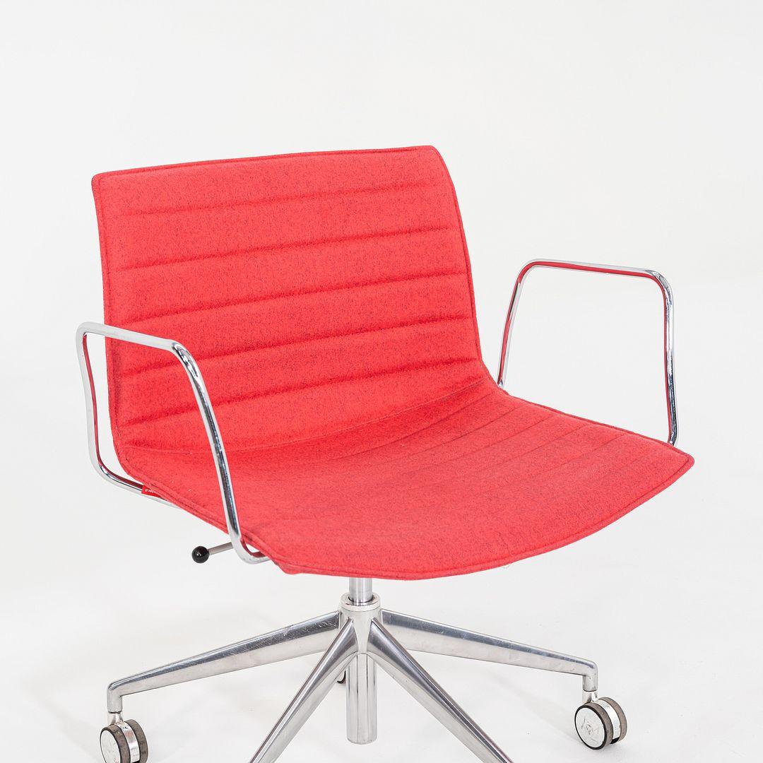 Aluminium Chaises de bureau Lievore Altherr Molina pour Arper Catifa avec accoudoirs et pythoniques, vers 2020 en vente