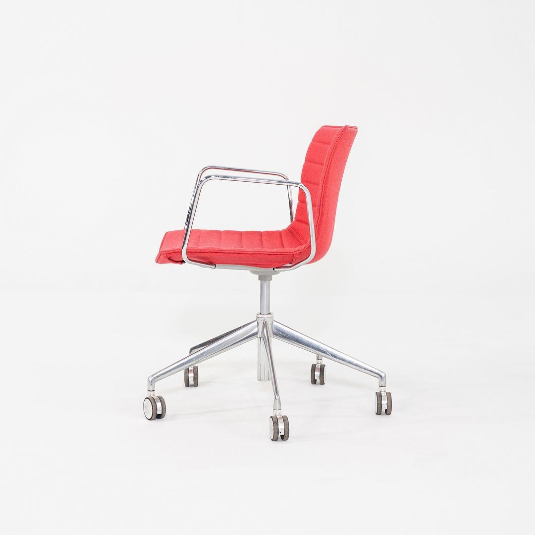 Chaises de bureau Lievore Altherr Molina pour Arper Catifa avec accoudoirs et pythoniques, vers 2020 en vente 1