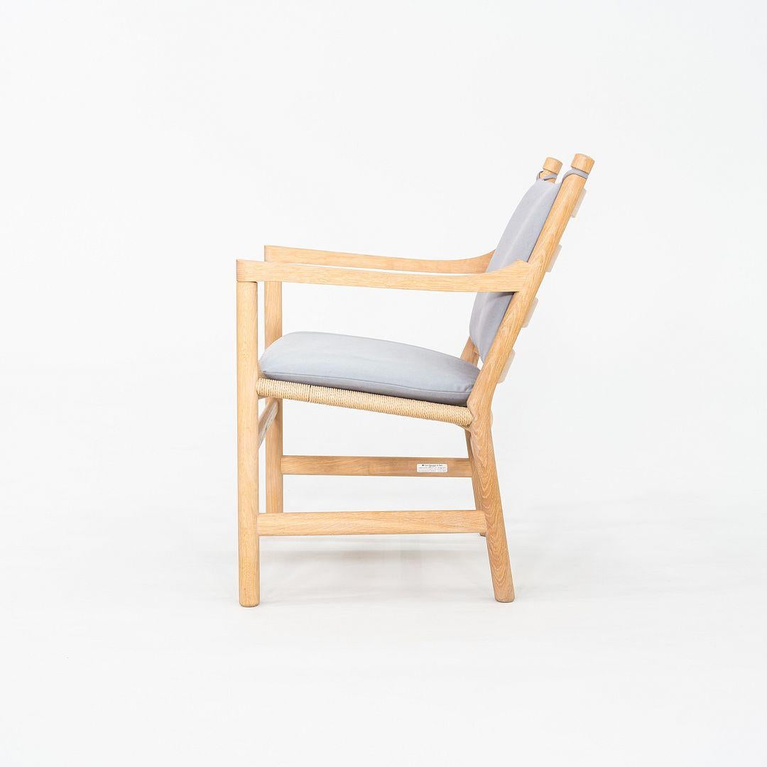 Paire de chaises longues Hans Wegner pour Carl Hansen en chêne avec coussins, vers 2020 en vente 3