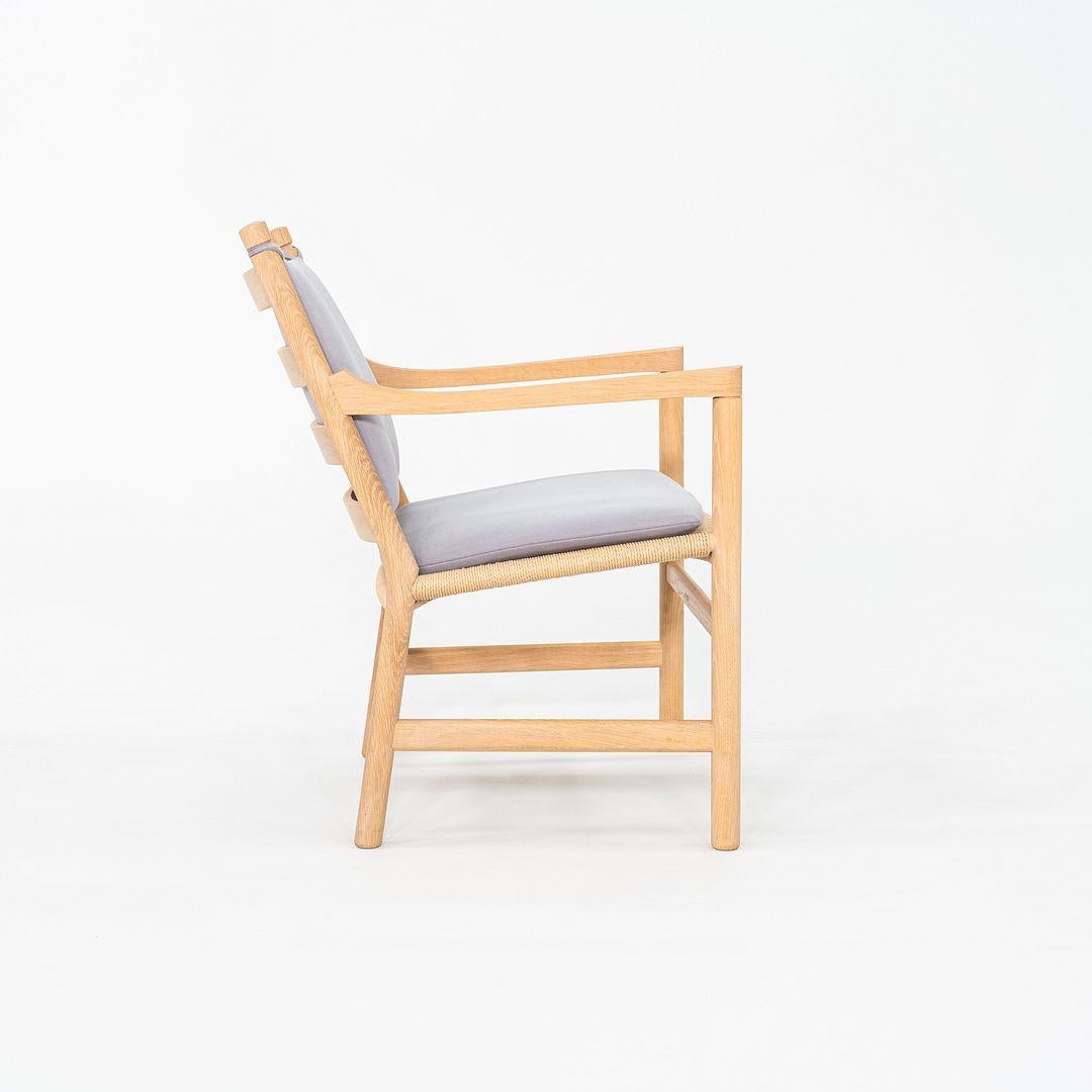 Paire de chaises longues Hans Wegner pour Carl Hansen en chêne avec coussins, vers 2020 en vente 4