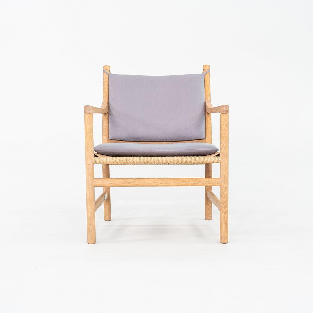 Moderne Paire de chaises longues Hans Wegner pour Carl Hansen en chêne avec coussins, vers 2020 en vente