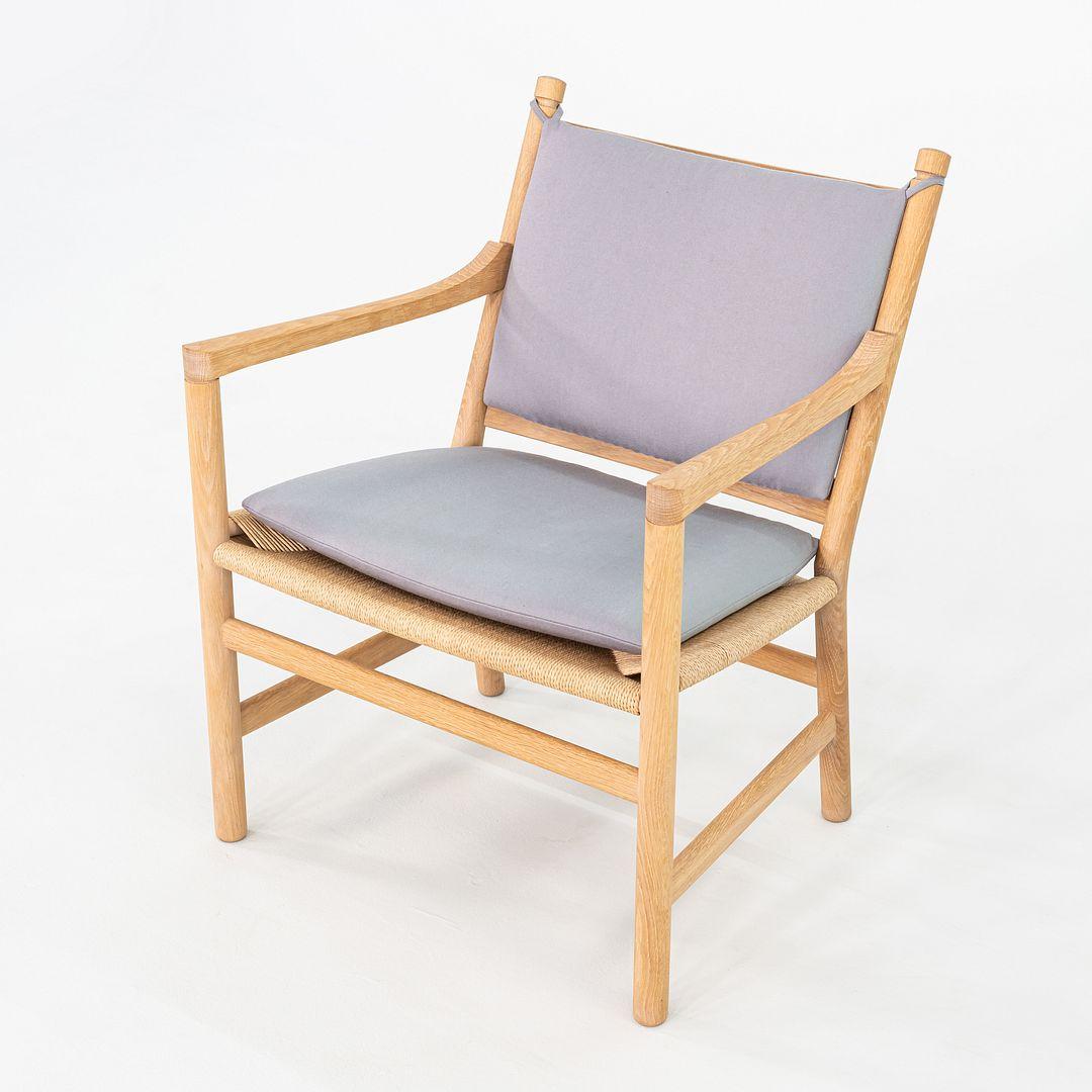 Danois Paire de chaises longues Hans Wegner pour Carl Hansen en chêne avec coussins, vers 2020 en vente
