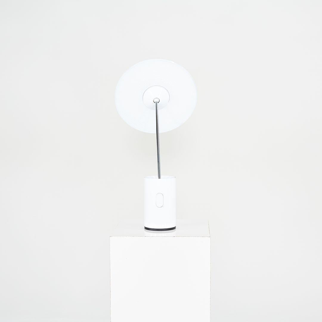 C. 2021 Artemide Sisifo Tischleuchte von Scott Wilson LED mit Touch-Dimmer in Weiß im Zustand „Gut“ im Angebot in Philadelphia, PA