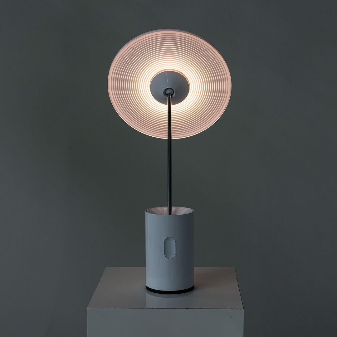 C. 2021 Artemide Sisifo Tischleuchte von Scott Wilson LED mit Touch-Dimmer in Weiß im Angebot 1