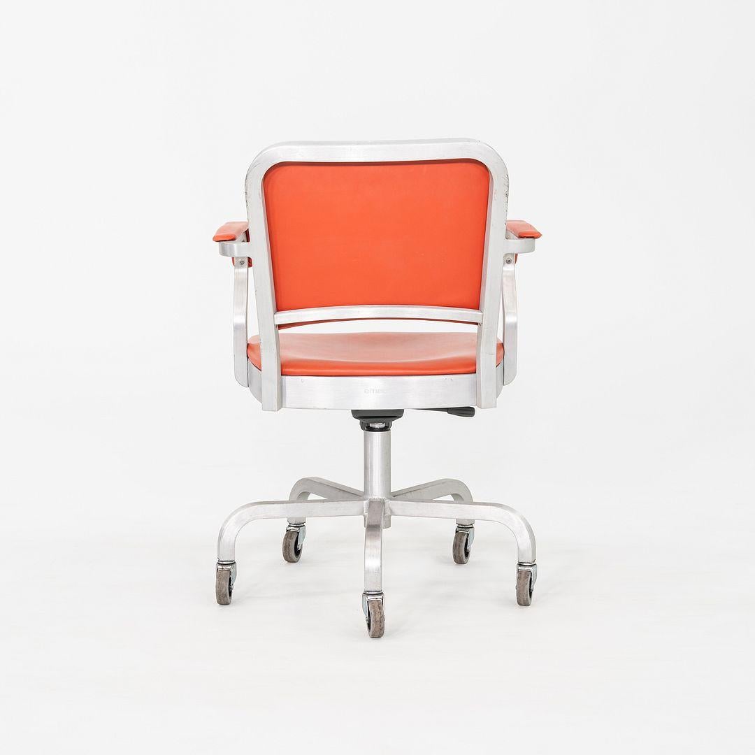 C. 2021 Jasper Morrison per Emeco Navy Officer Desk Chair in Alluminio e Vinile in vendita 4