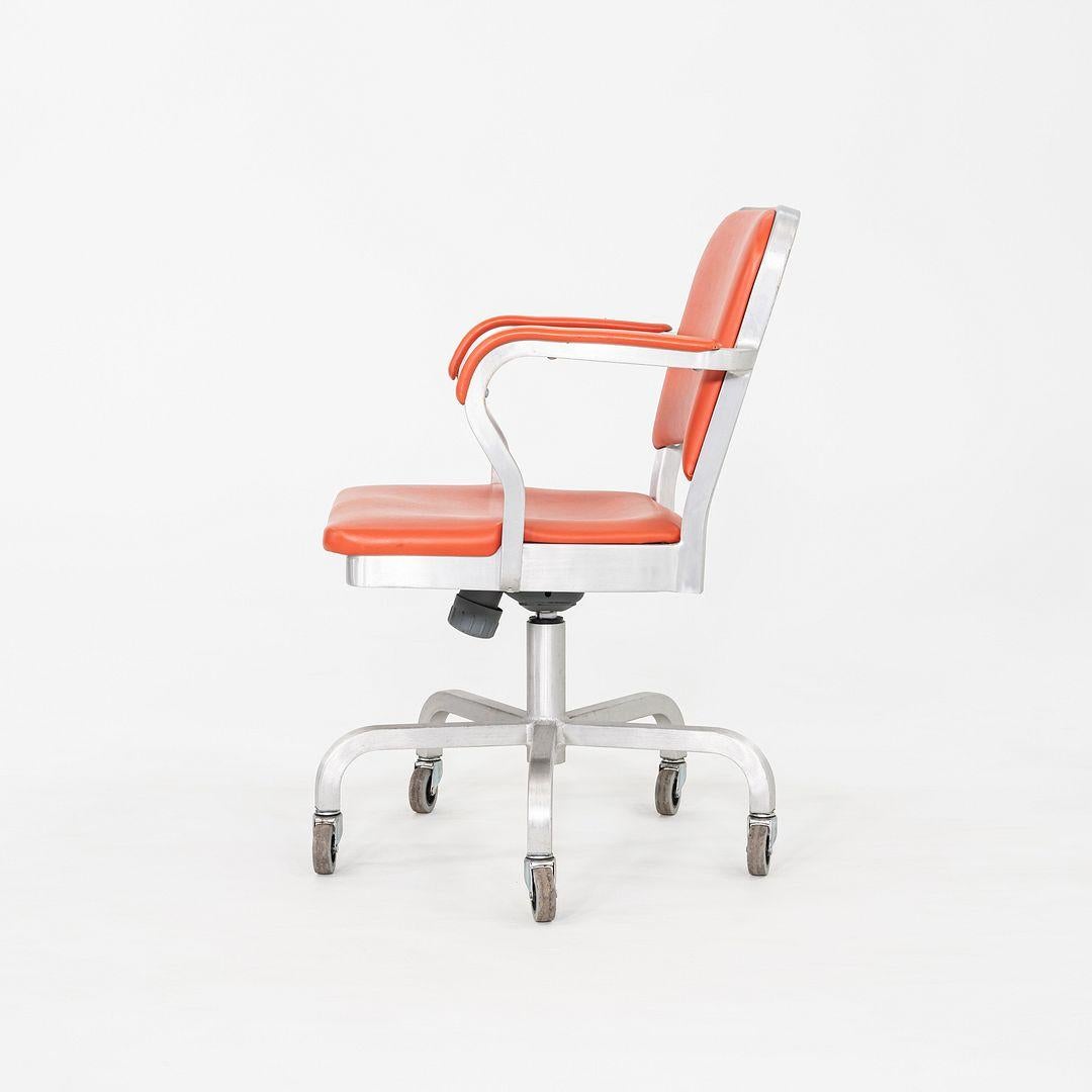 Moderno C. 2021 Jasper Morrison per Emeco Navy Officer Desk Chair in Alluminio e Vinile in vendita