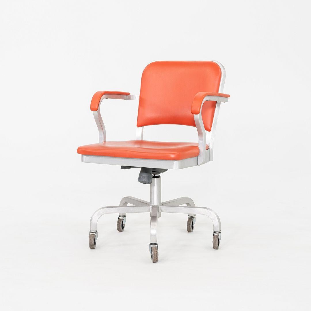 Americano C. 2021 Jasper Morrison per Emeco Navy Officer Desk Chair in Alluminio e Vinile in vendita