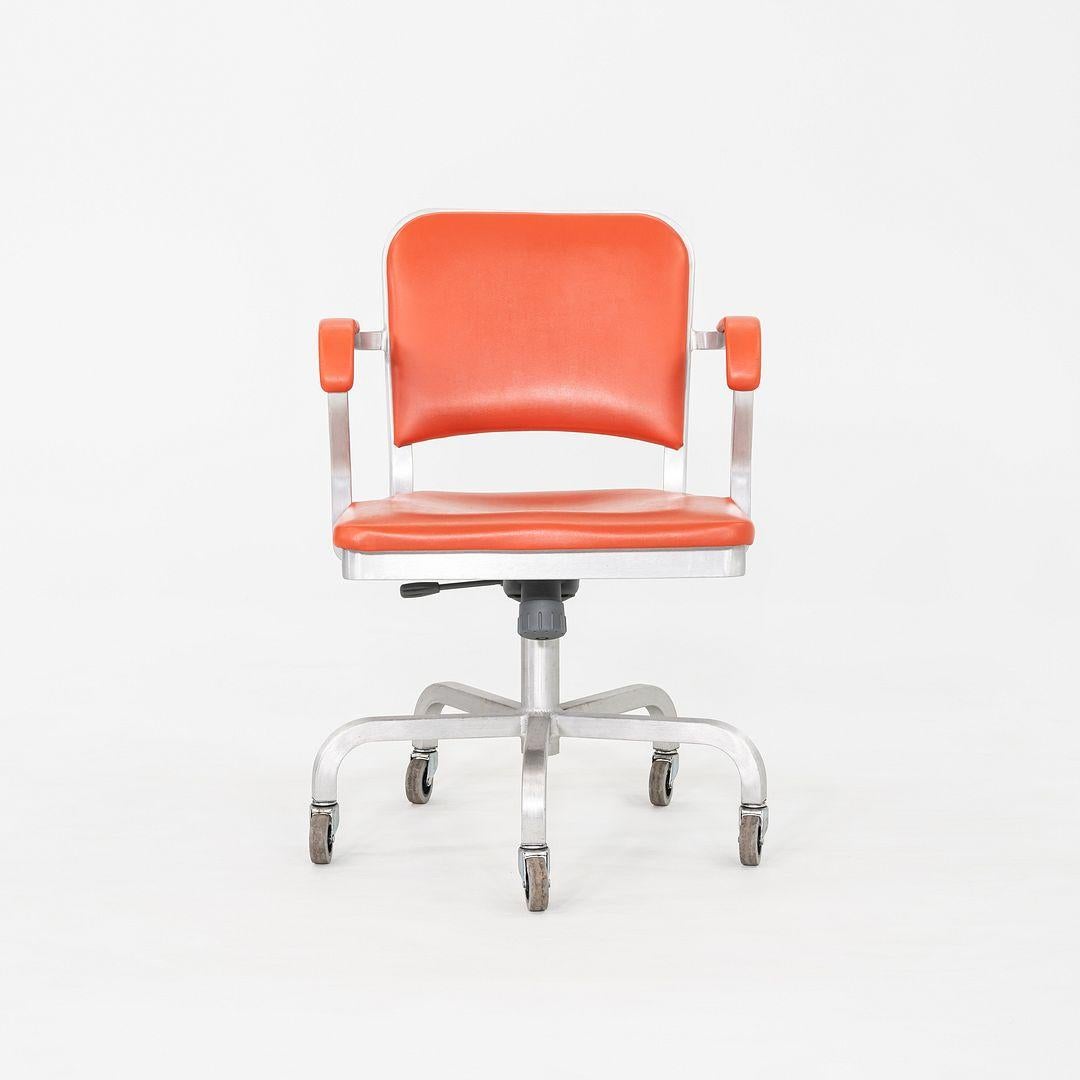 C. 2021 Jasper Morrison per Emeco Navy Officer Desk Chair in Alluminio e Vinile In condizioni buone in vendita a Philadelphia, PA