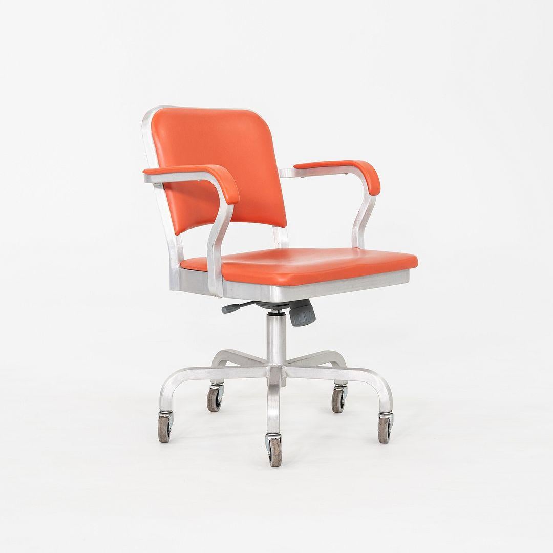 C. 2021 Jasper Morrison per Emeco Navy Officer Desk Chair in Alluminio e Vinile in vendita 2