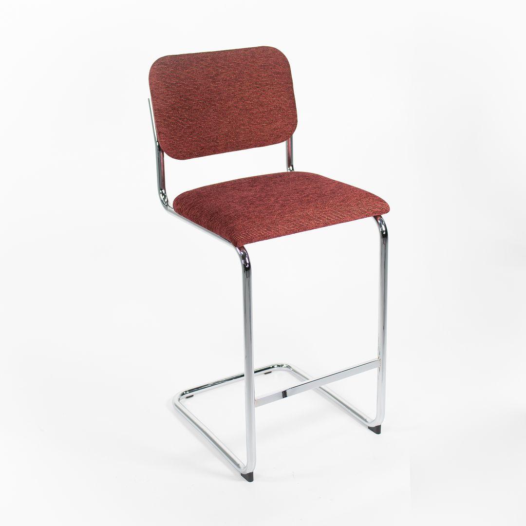 C. 2021 Marcel Breuer Taburete de bar Cesca de tela carmesí con base voladiza Moderno en venta