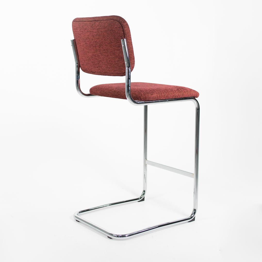 C. 2021 Marcel Breuer Taburete de bar Cesca de tela carmesí con base voladiza Acero en venta