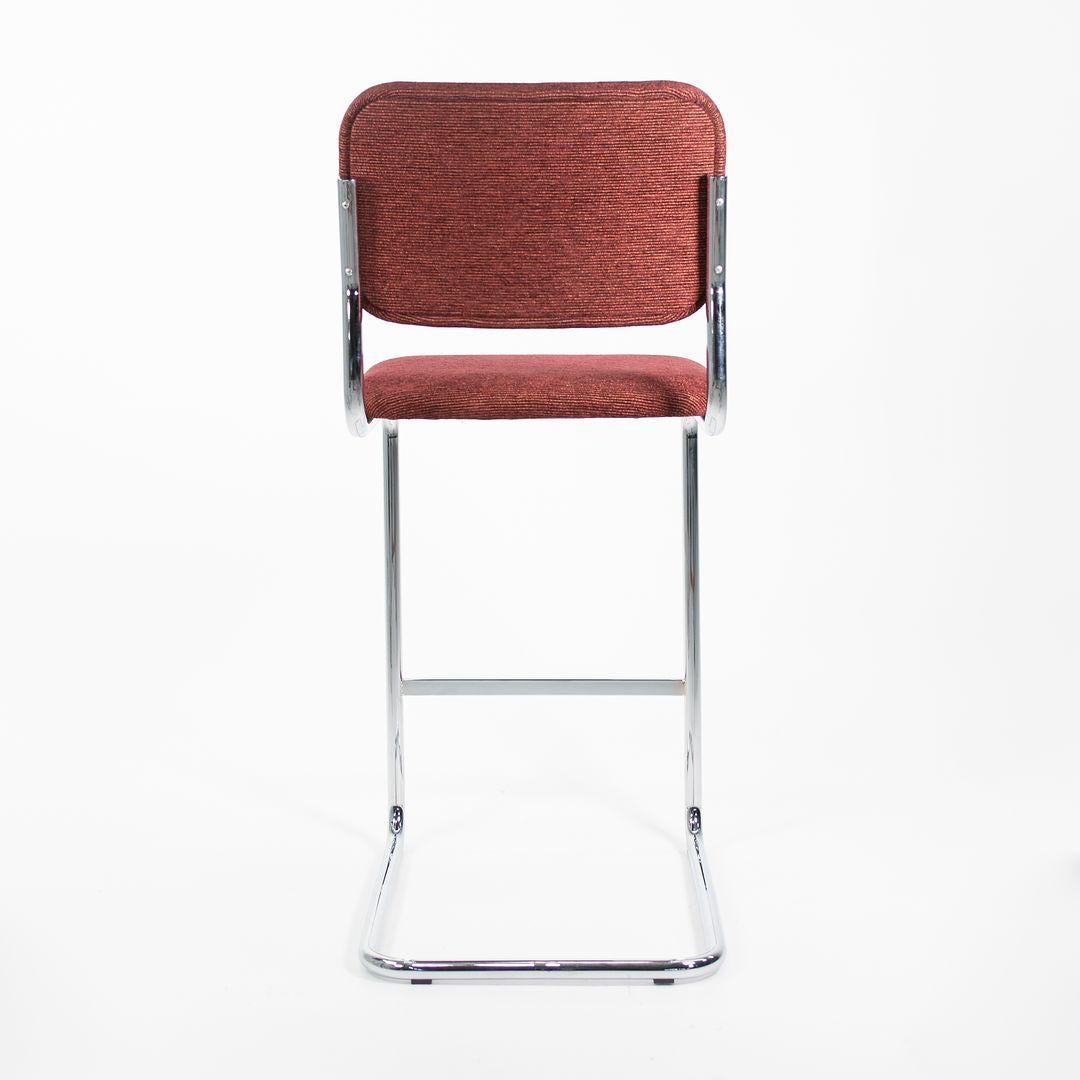 C. 2021 Marcel Breuer Taburete de bar Cesca de tela carmesí con base voladiza en venta 1