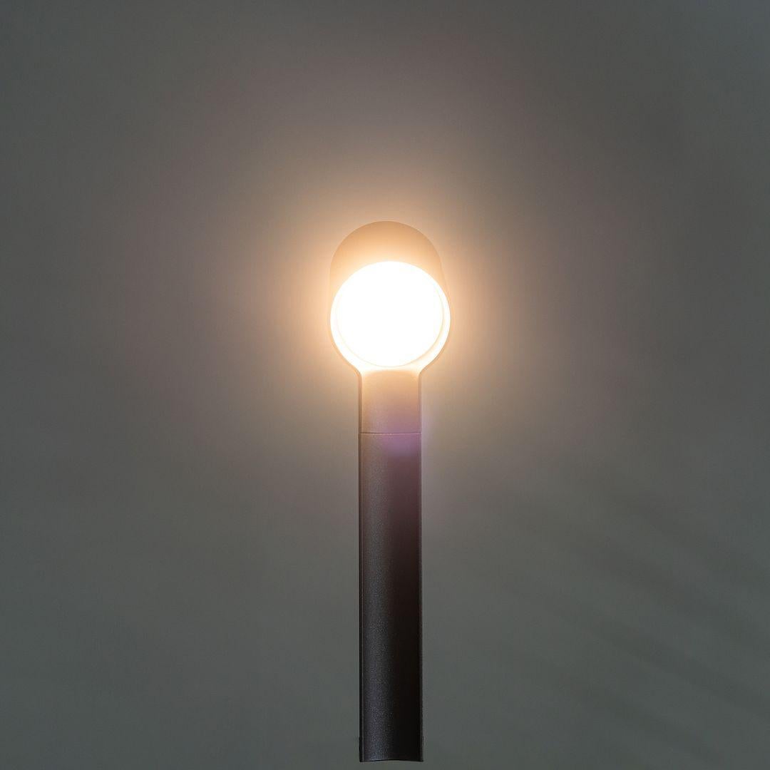 C. 2022 Arik Levy per Artemide Lampada da Terra Oblique 45 LED in Alluminio Antracite In condizioni ottime in vendita a Philadelphia, PA