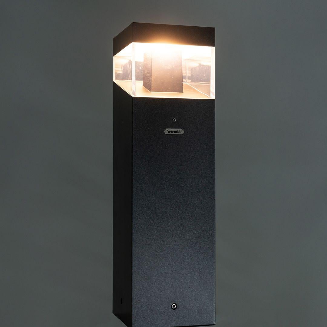 C. 2022 Ernesto Gismondi für Artemide Tetragono 3000K Außen-Stehlampe in Grau (21. Jahrhundert und zeitgenössisch) im Angebot