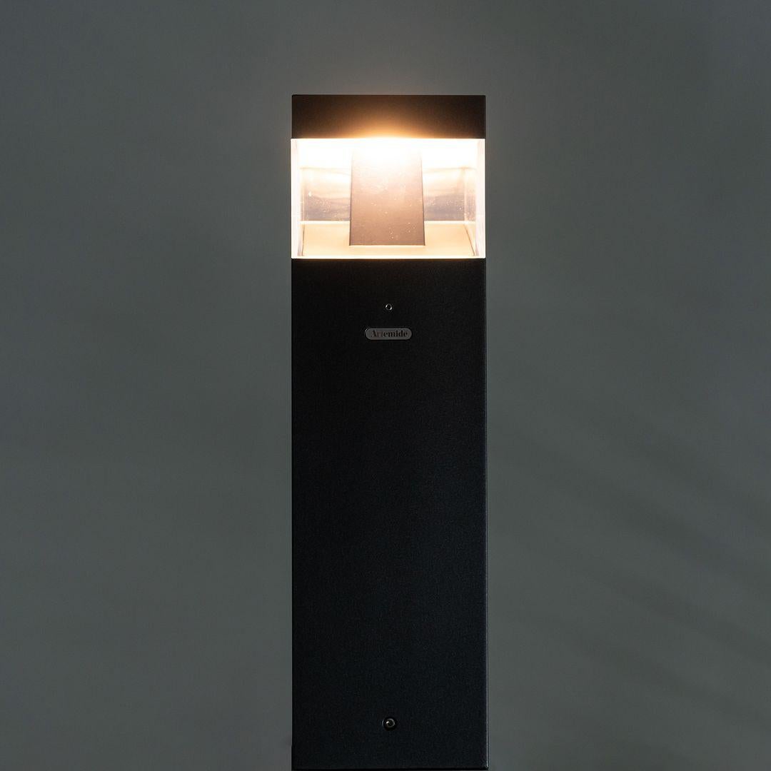 C. 2022 Ernesto Gismondi für Artemide Tetragono 3000K Außen-Stehlampe in Grau im Angebot 1