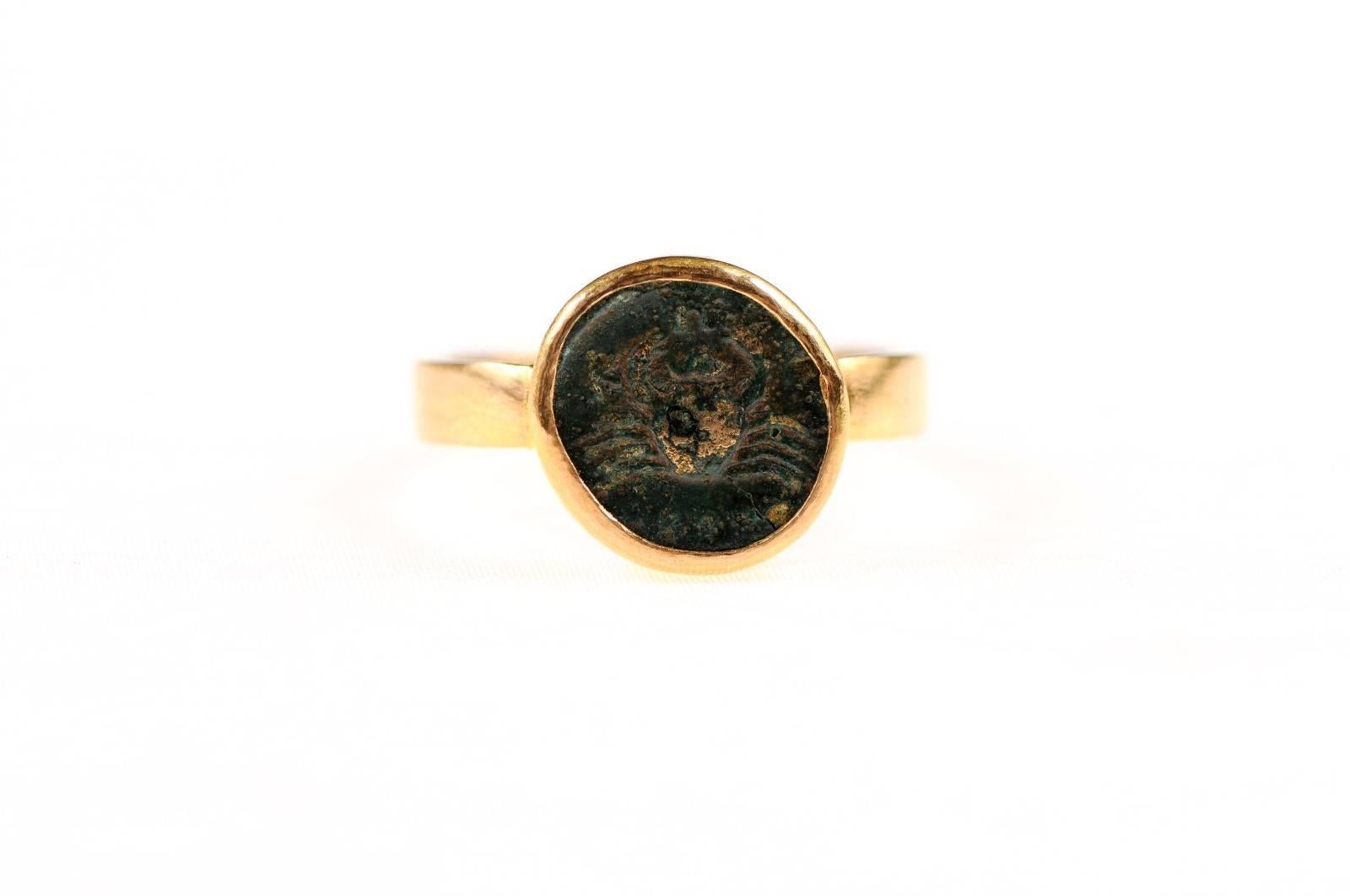 Ancient Bruttium Coin with Crab Design Set in 22-Karat Gold Ring In Good Condition For Sale In Atlanta, GA
