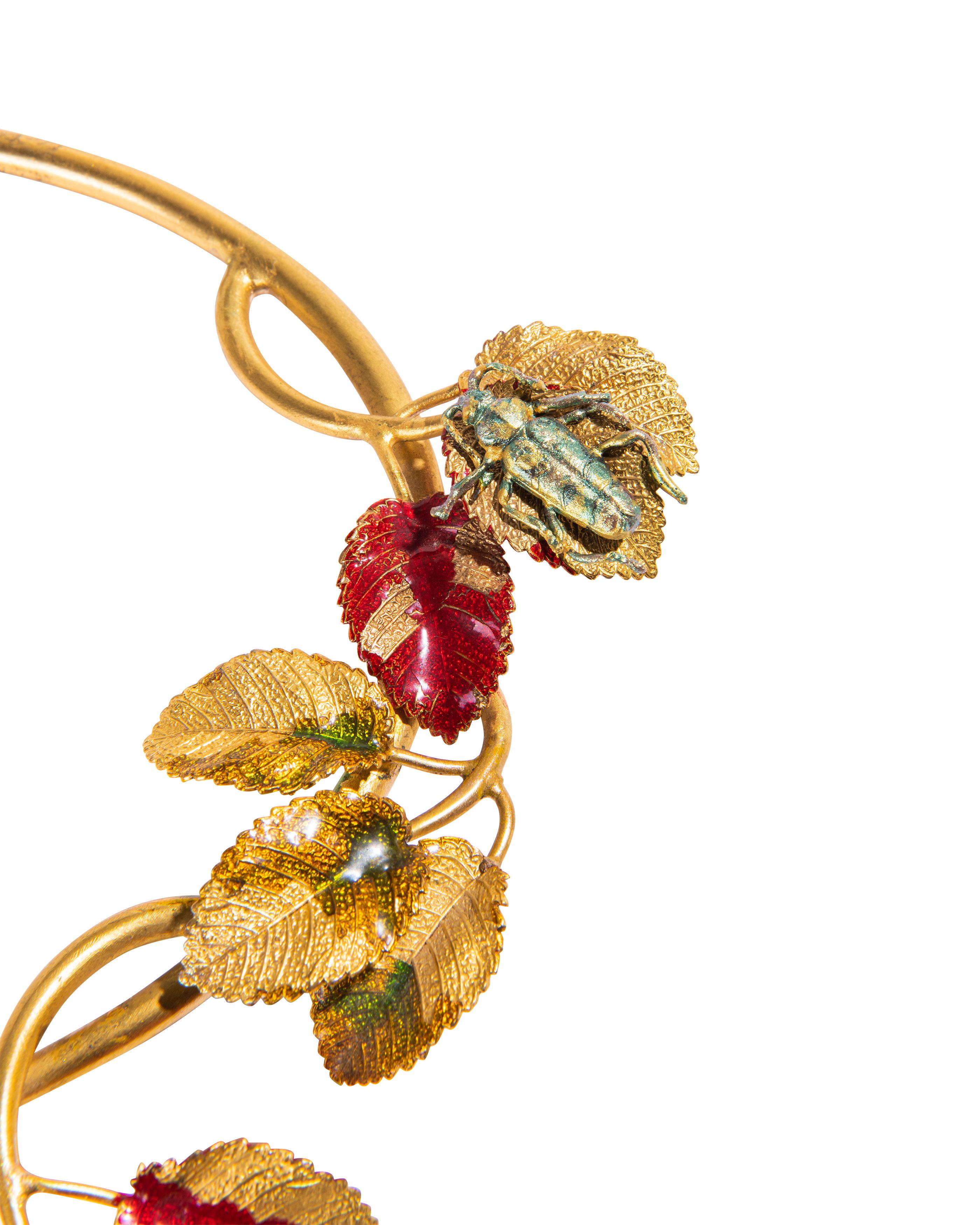 c. A/W 1938 Elsa Schiaparelli Haute Couture Gold Insect Choker Necklace 4