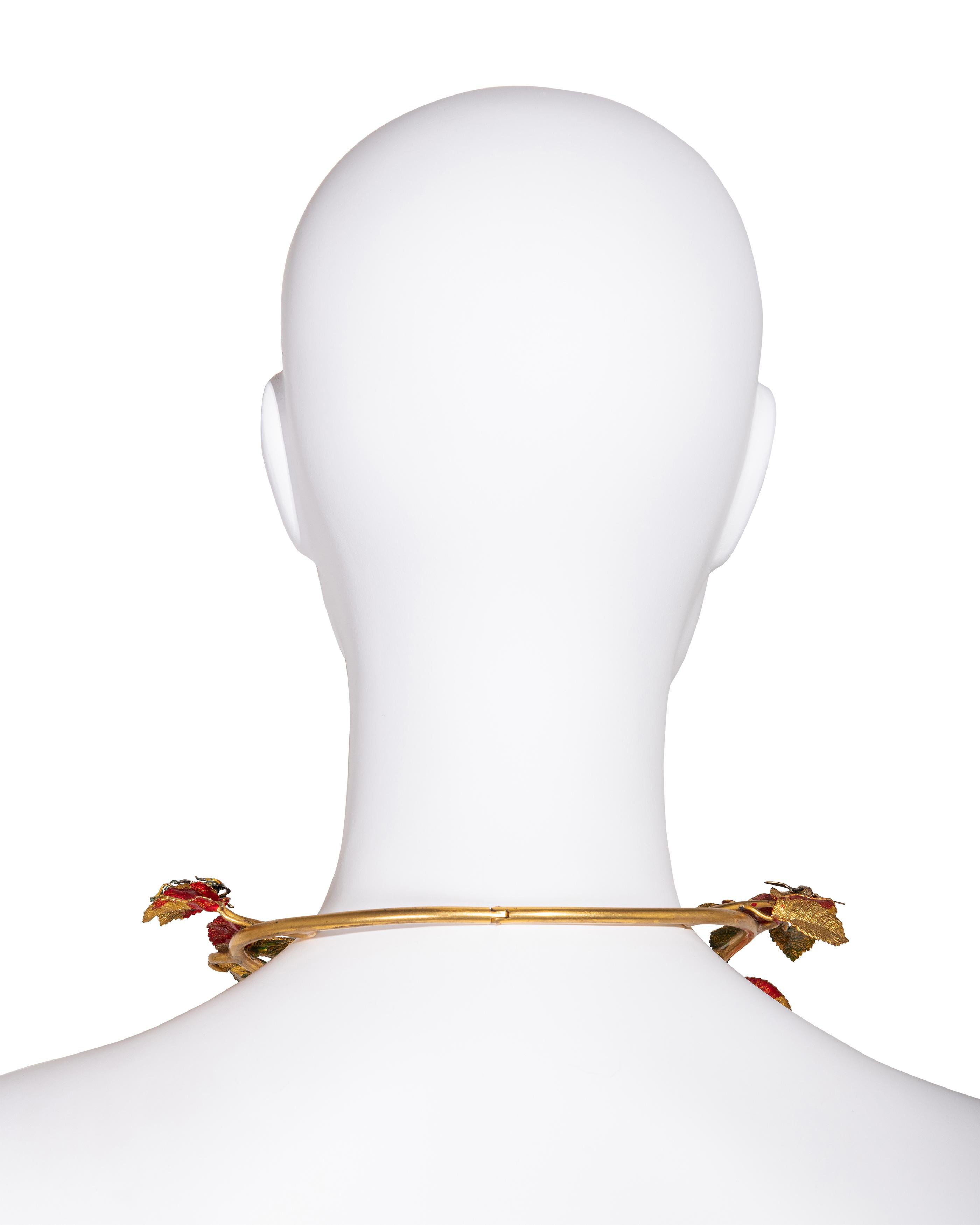 c. A/W 1938 Elsa Schiaparelli Haute Couture Gold Insect Choker Necklace 1