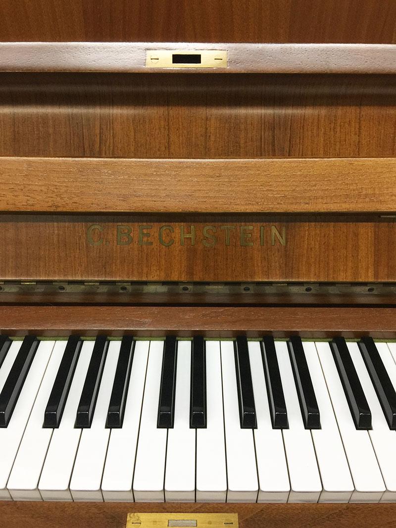 C. Bechstein piano, 170168, 1976-1980, Germany

Mahogany colored piano by C. Bechstein
With serial number 170168
Manufactured 1976-1980

Dimesion are 113,5 cm high, 148,5 cm wide and the depth is 60 cm
The weight is 155 kilos 

Friedrich Wilhelm