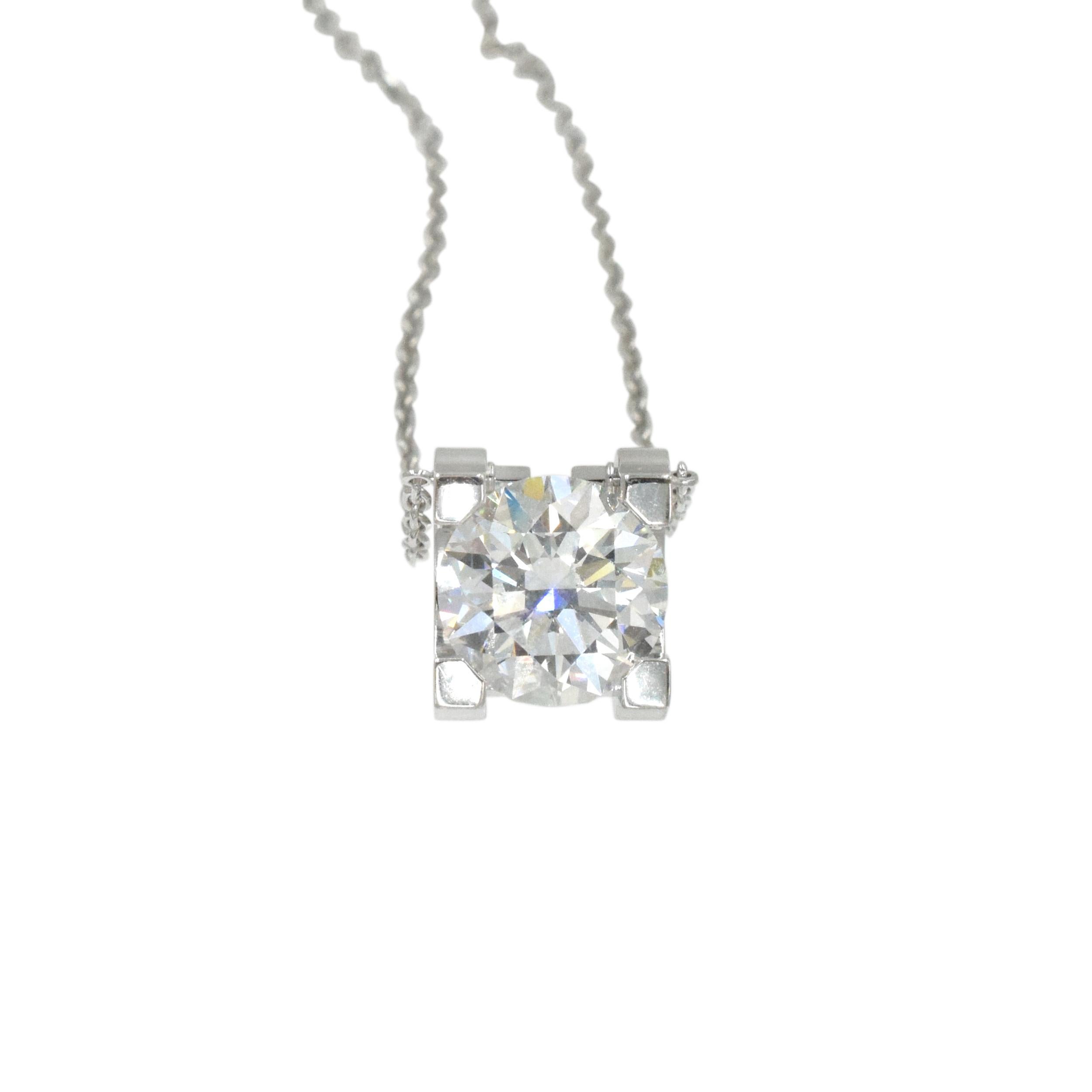 C de Cartier in charakteristischem Set aus Diamant-Ohrsteckern und Solitär-Halskette. im Zustand „Hervorragend“ im Angebot in New York, NY