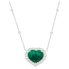 C. Dunaigre Halskette mit Anhänger, 13 Karat herzförmiger Öl-Smaragd-Diamant-Anhänger in Herzform