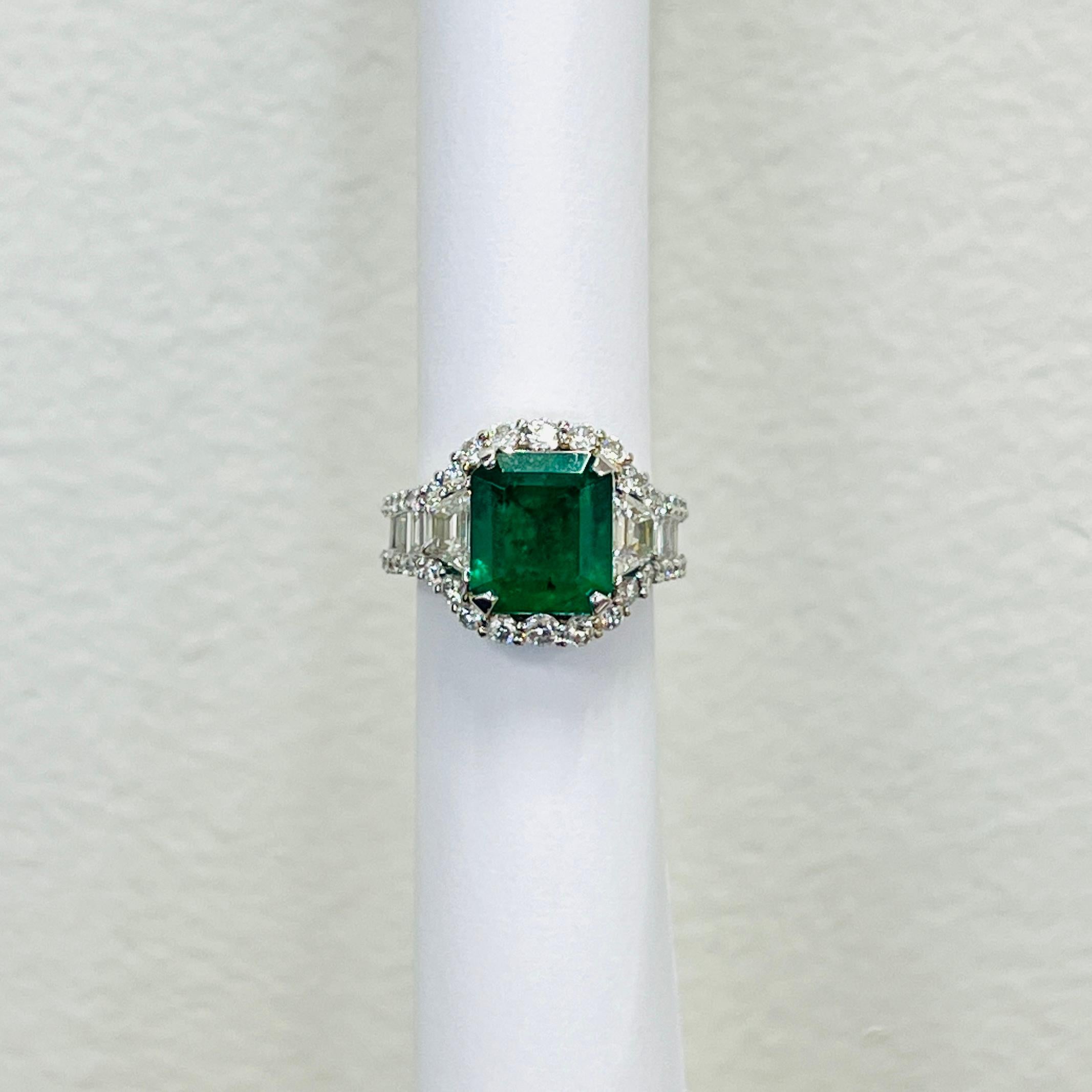 C. Anello con smeraldo colombiano ottagonale e diamante bianco da 4 carati Dunaigre in vendita 1