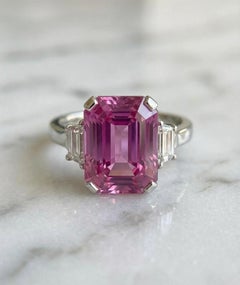 C. Dunaigre Anillo de platino con zafiro rosa natural de 5 quilates y diamante trapezoidal