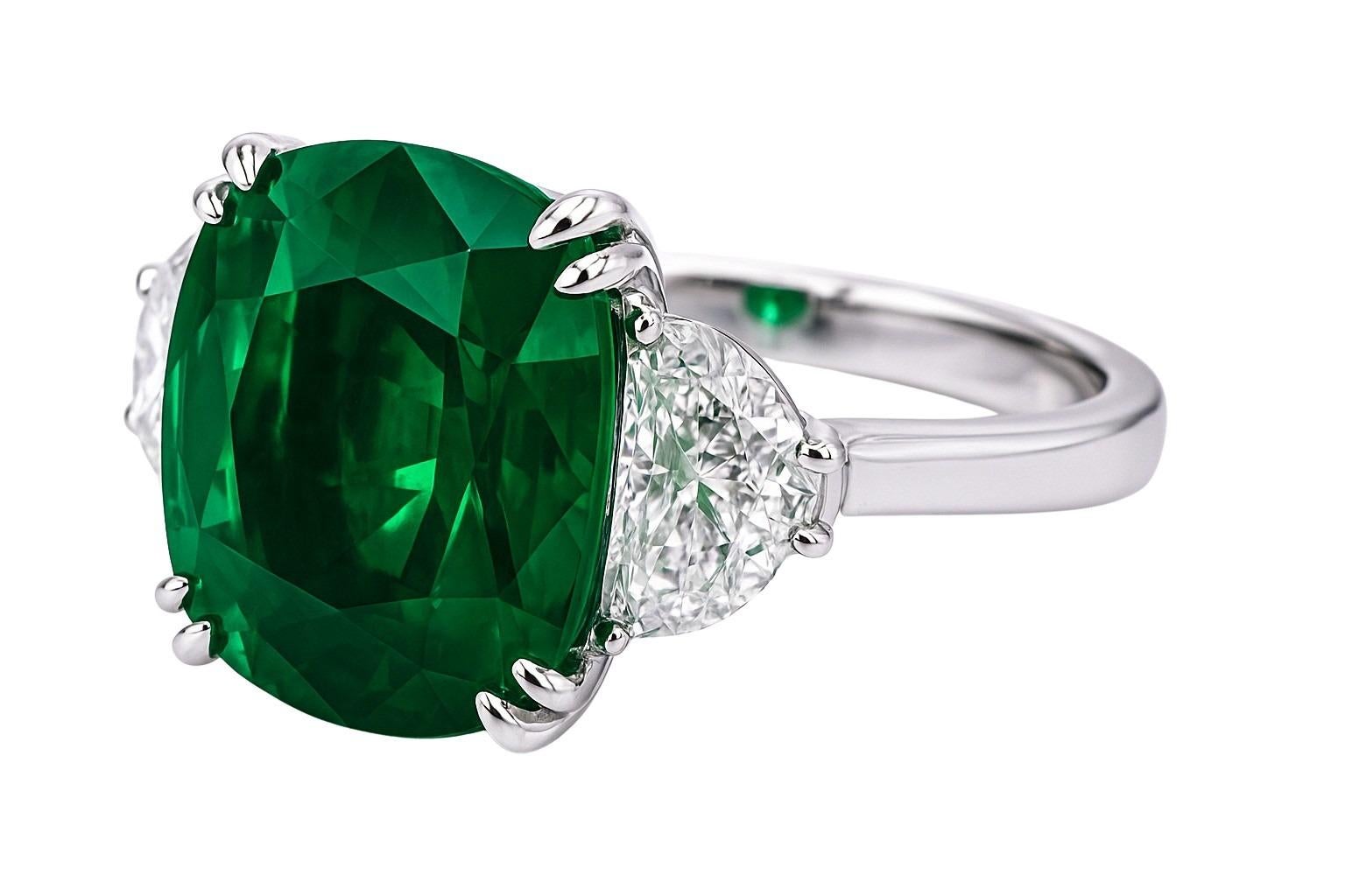 C. Dunaigre 5,41 Karat VIVID Green Minor Öl Smaragd Halbmond Diamantring (Kissenschliff) im Angebot