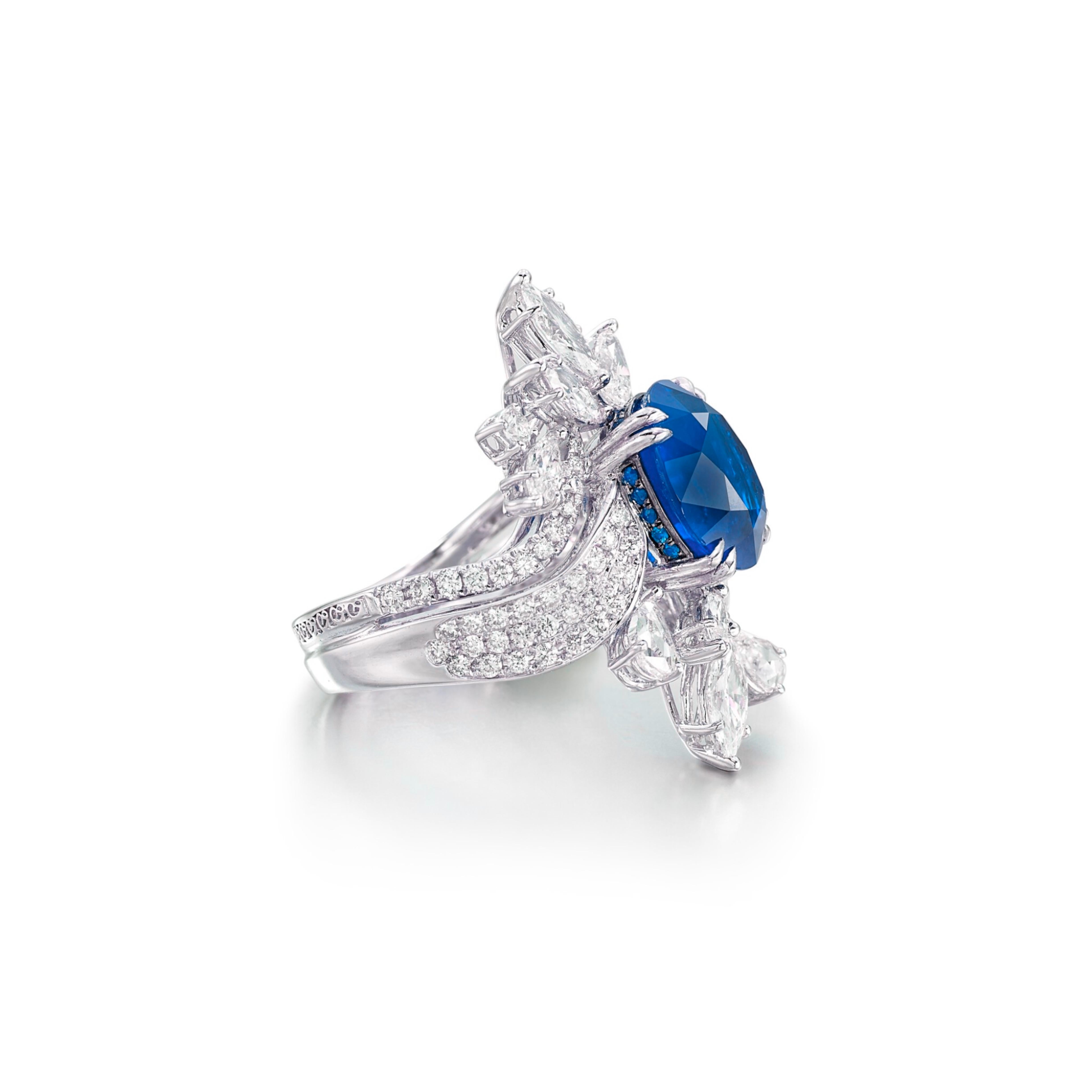 Taille ovale Bague Dunaigre, saphir de Ceylan non traité et diamant de 6,57 carats en vente