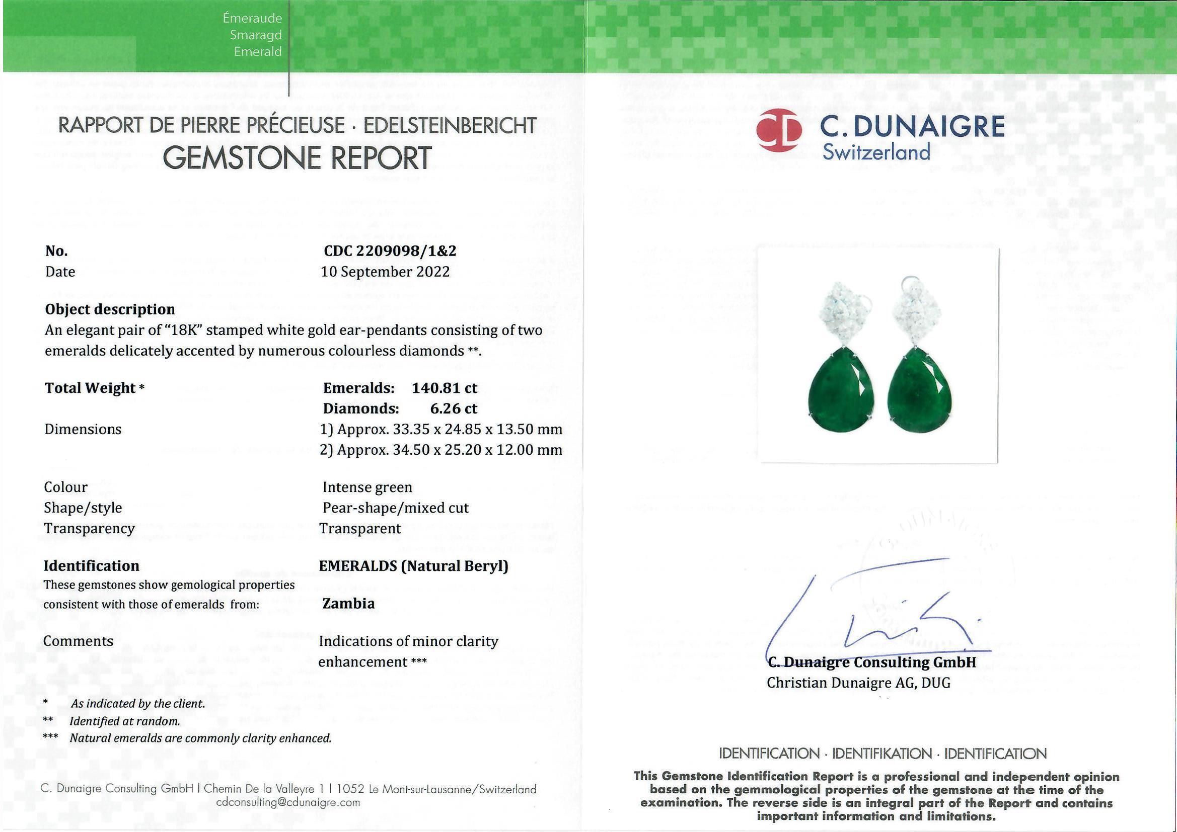 C. Dunaigre Esmeralda de Zambia certificada de 140,81 quilates Pendiente en forma de pera Corte pera en venta