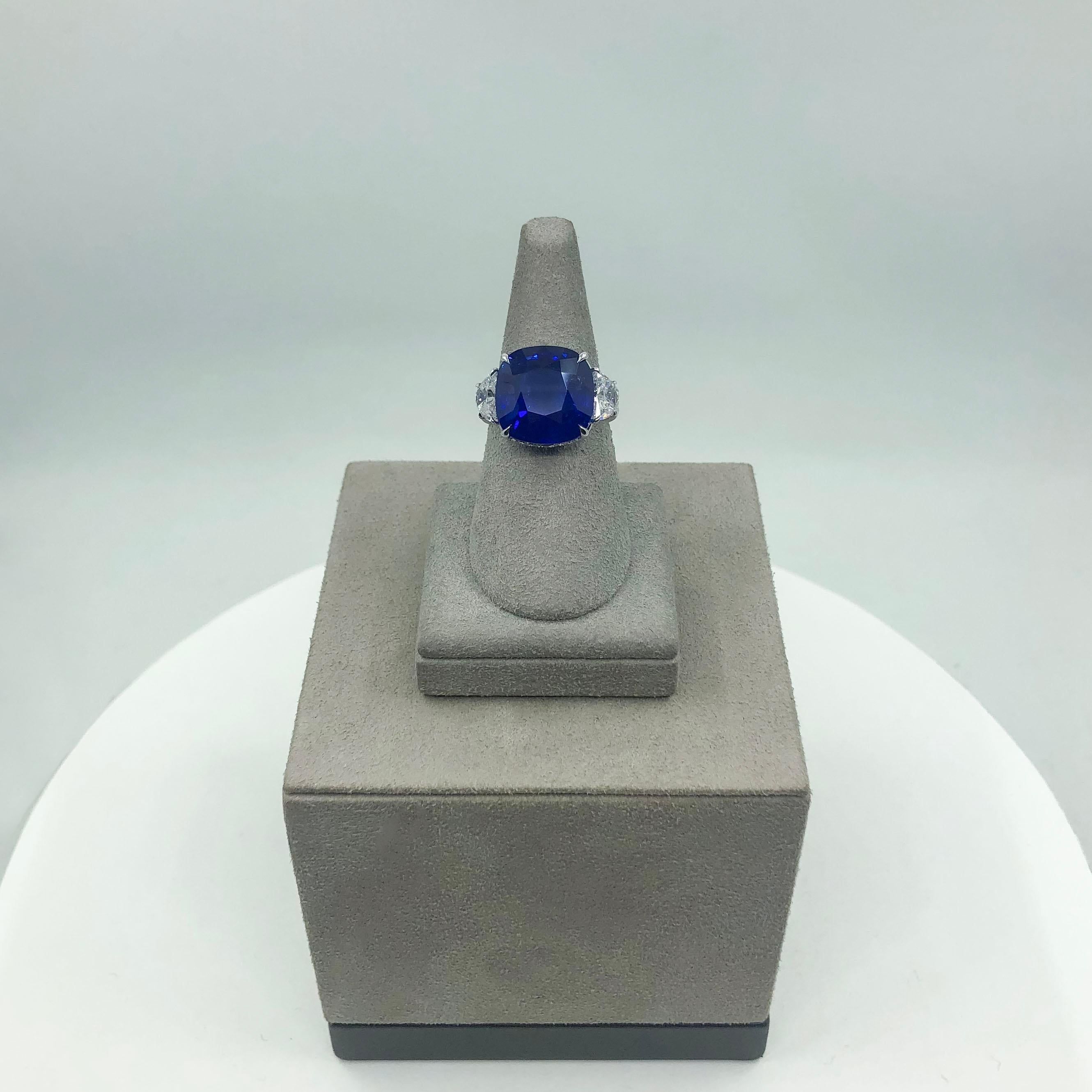 15.68 Carat Cushion Cut Ceylon Intense Blue Sapphire Three-Stone Engagement Ring For Sale 2