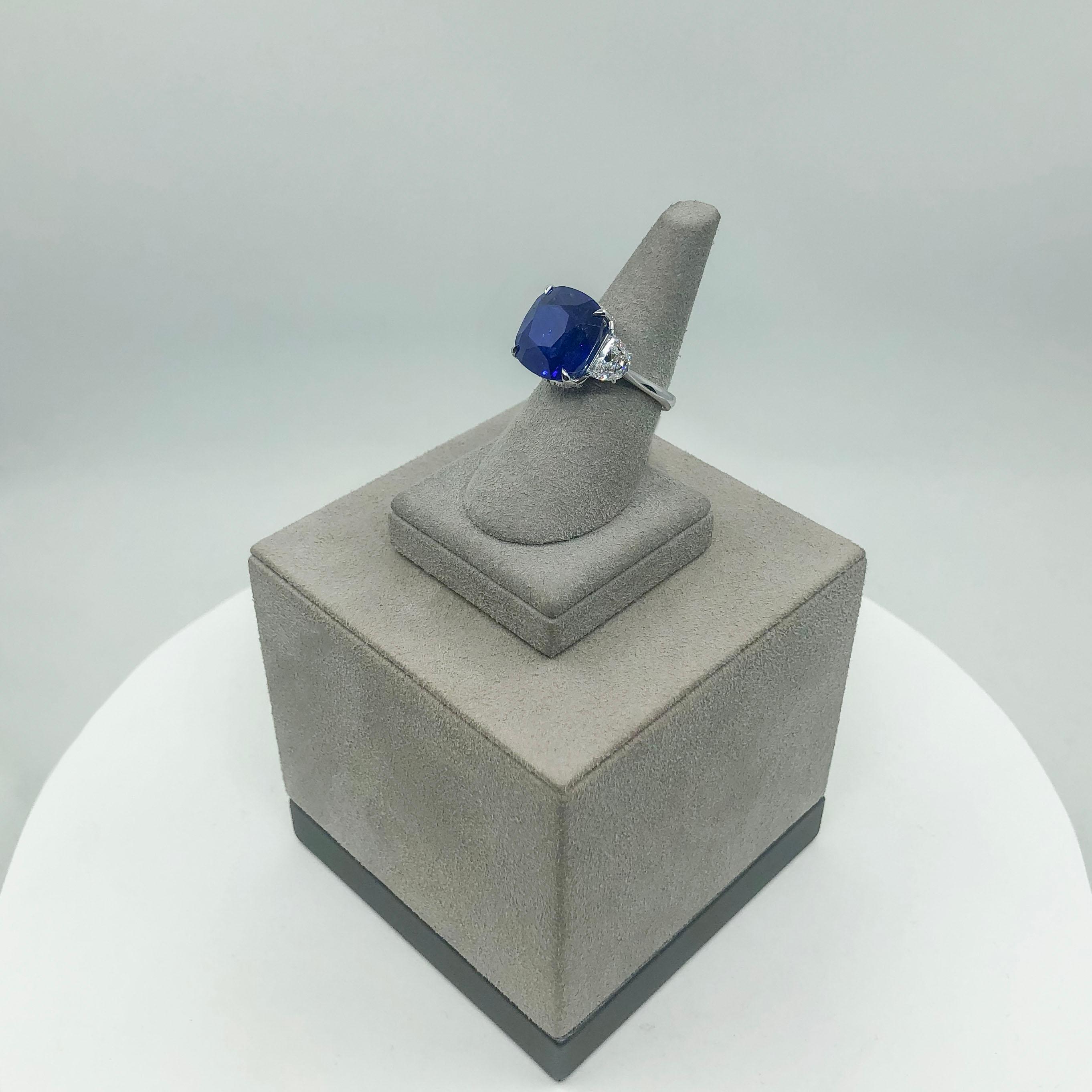 15.68 Carat Cushion Cut Ceylon Intense Blue Sapphire Three-Stone Engagement Ring For Sale 4