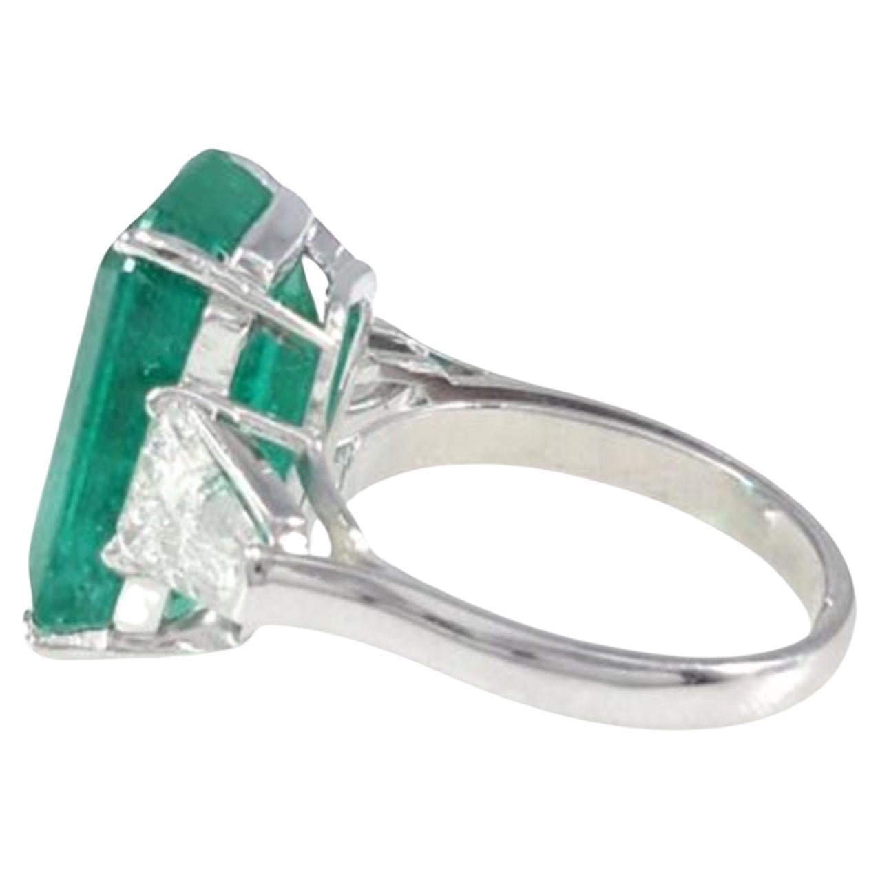 Modern C. Dunaigre Certified 4.52 Carat Colombian Emerald Platinum Ring For Sale
