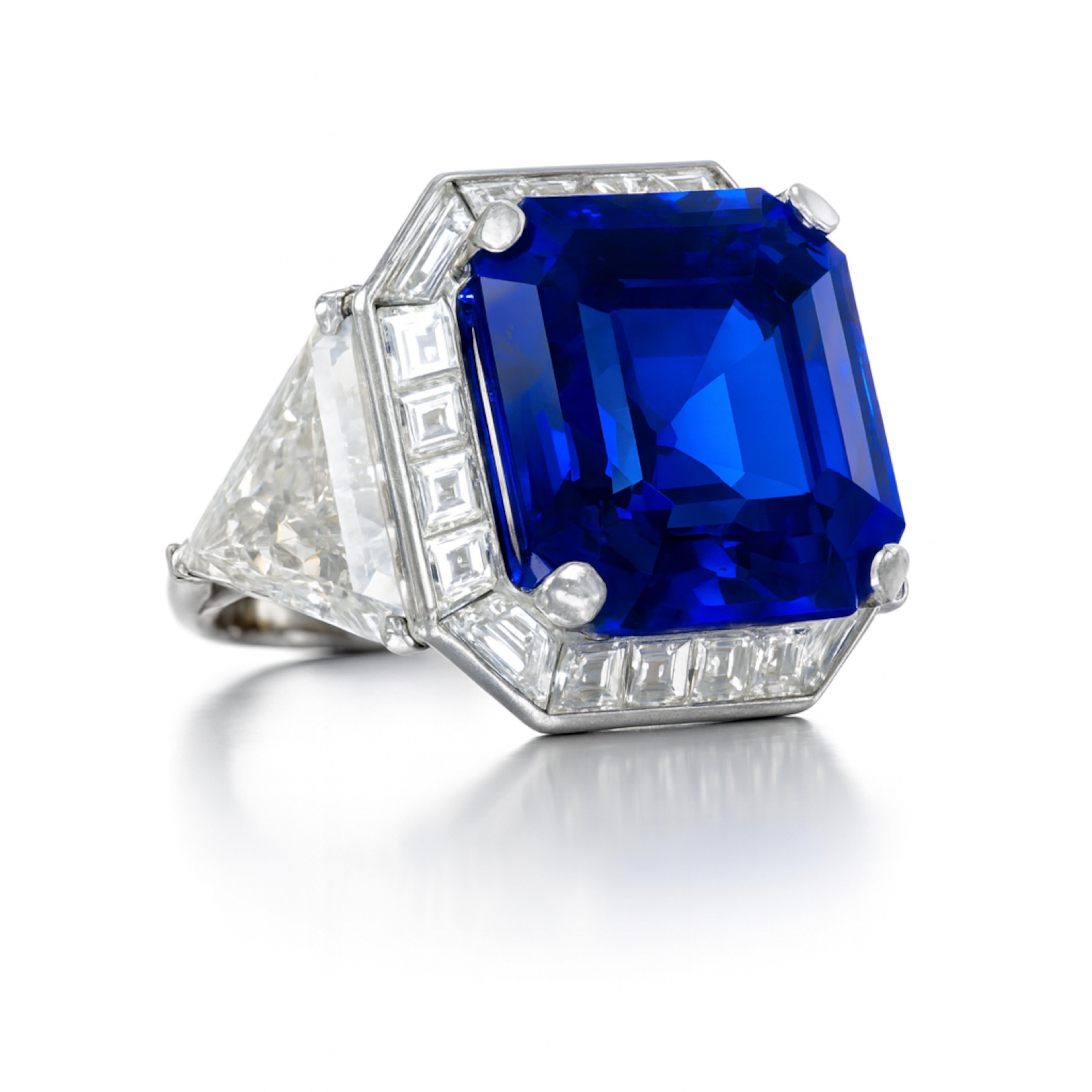 Contemporain C. Dunaigre Bague saphir bleu de Ceylan certifié 5,07 carats non traité en vente