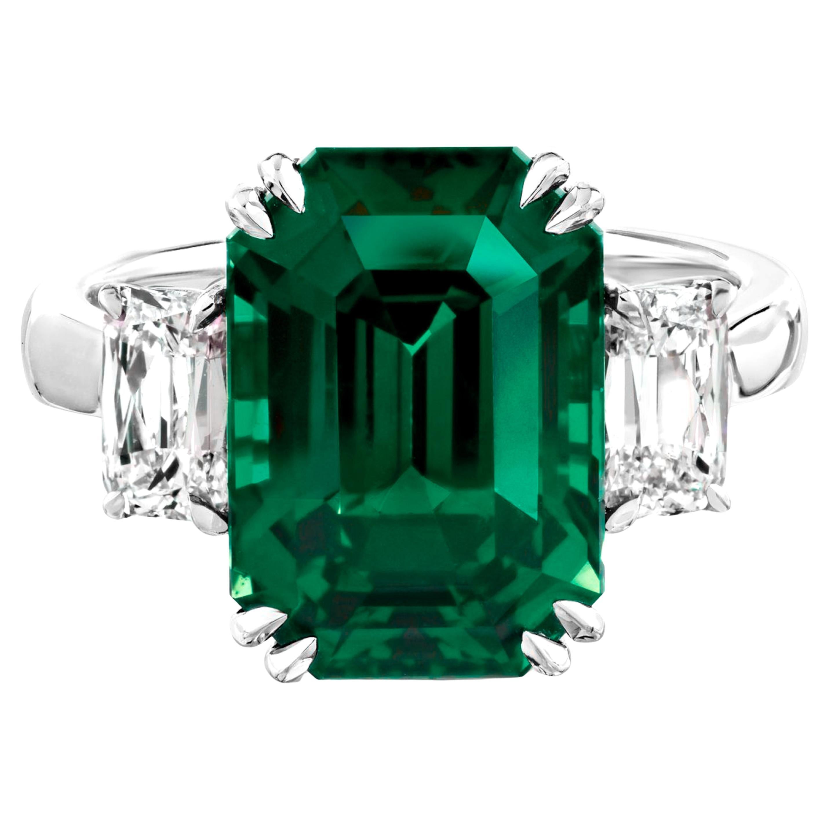 C. Dunaigre-Bague certifiée 7 carats émeraude vert vif