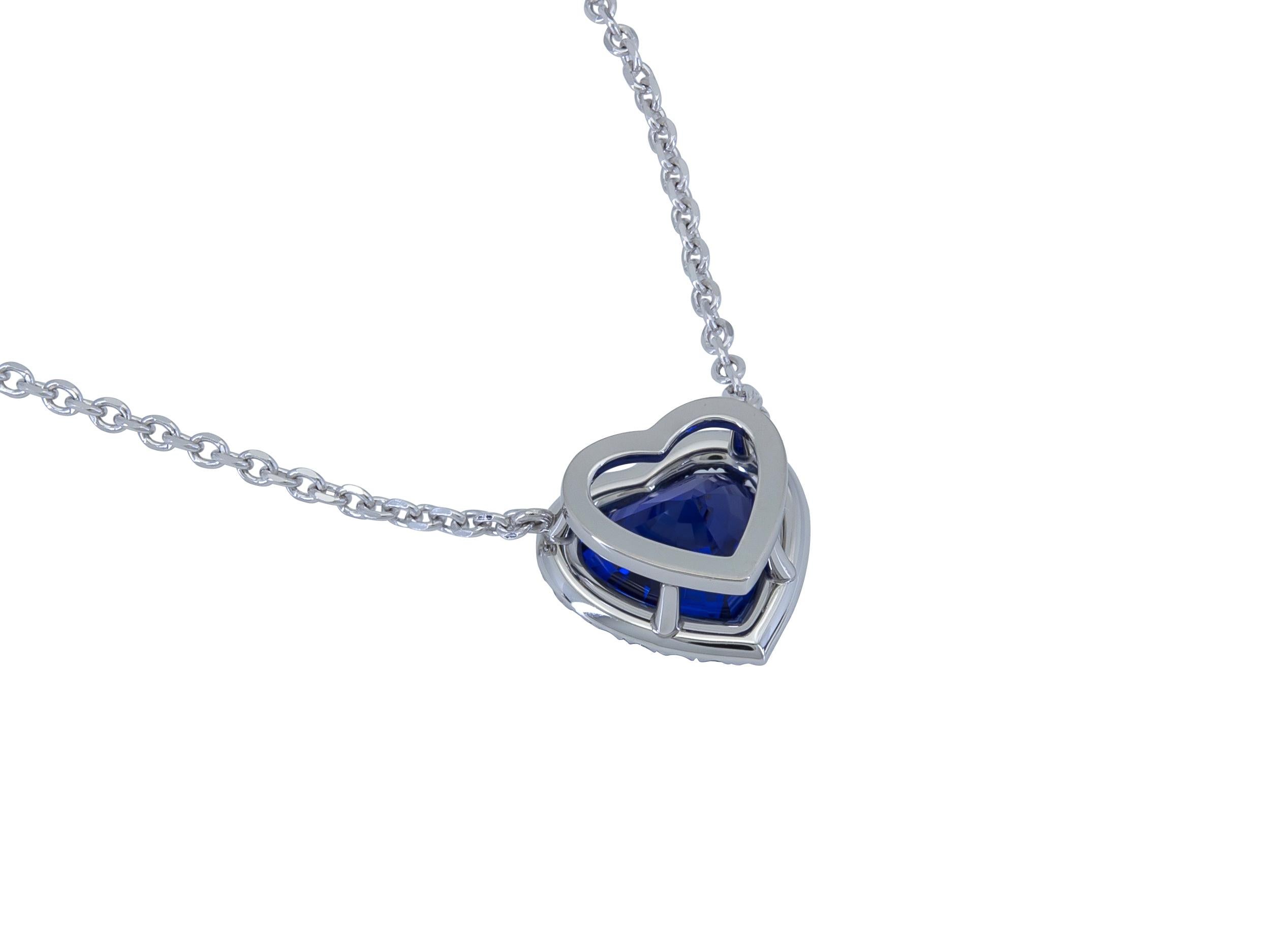 Halskette mit Halo-Anhänger von C. Dunaigre in Herzform mit blauem Saphir und Diamant (Zeitgenössisch) im Angebot